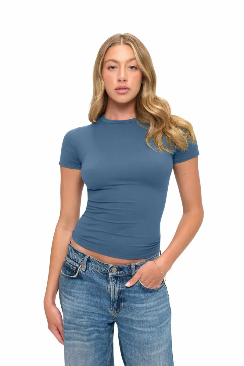 Wholesale women's blue fitted short-sleeve crew neck t-shirt with blue jeans