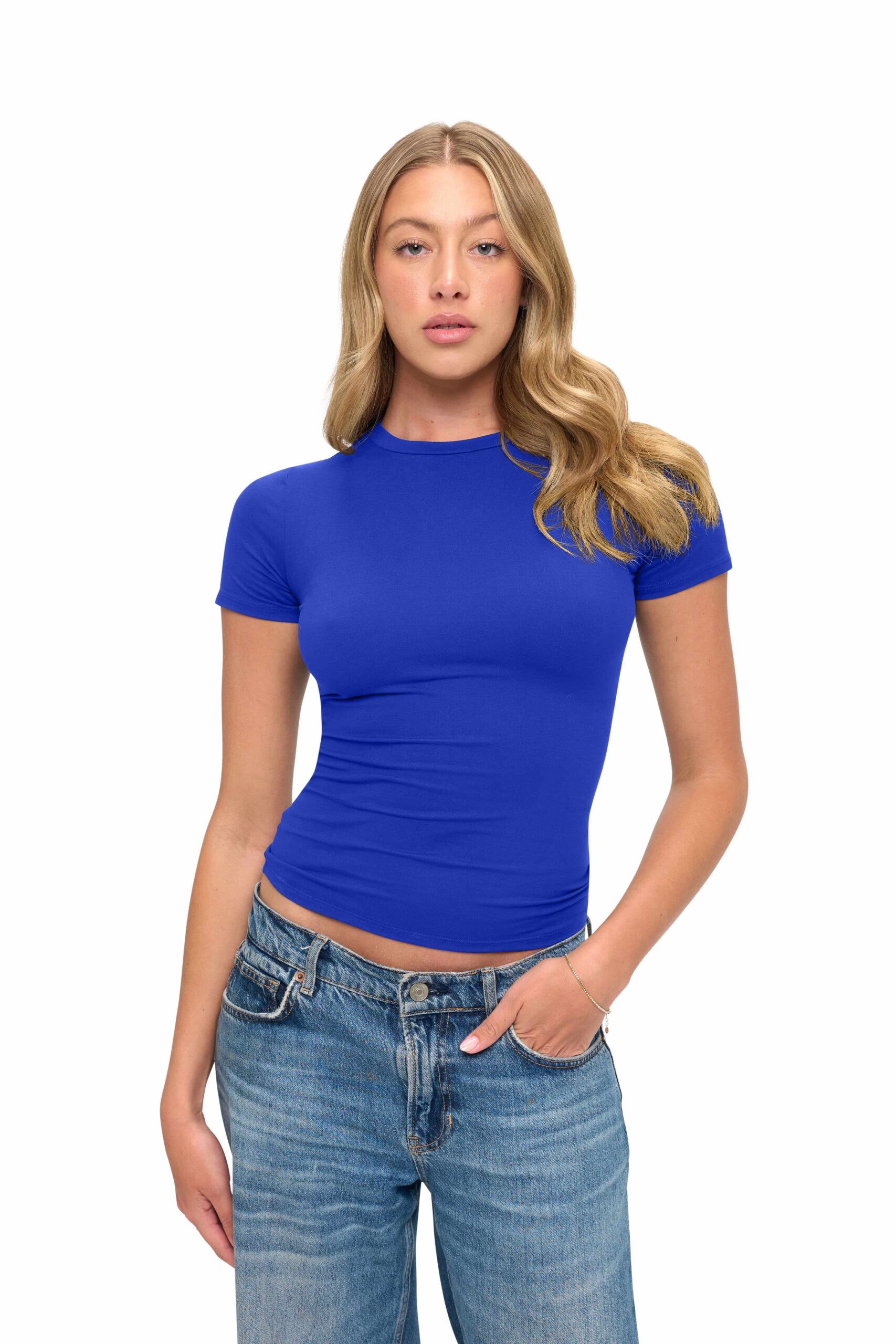 Wholesale women's blue short-sleeve fitted crew neck t-shirt with blue denim jeans